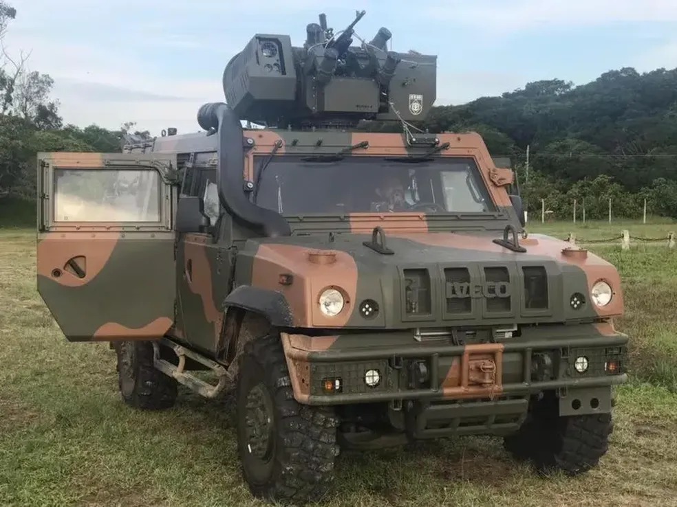 Veículo Blindado Guaicuru 4x4 do Exército Brasileiro — Foto: GloboNews/Reprodução