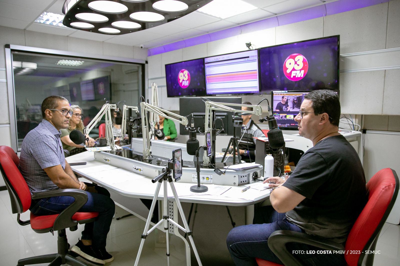 O prefeito foi entrevistado pelo apresentador e vereador Bruno Perez nesta sexta (19).