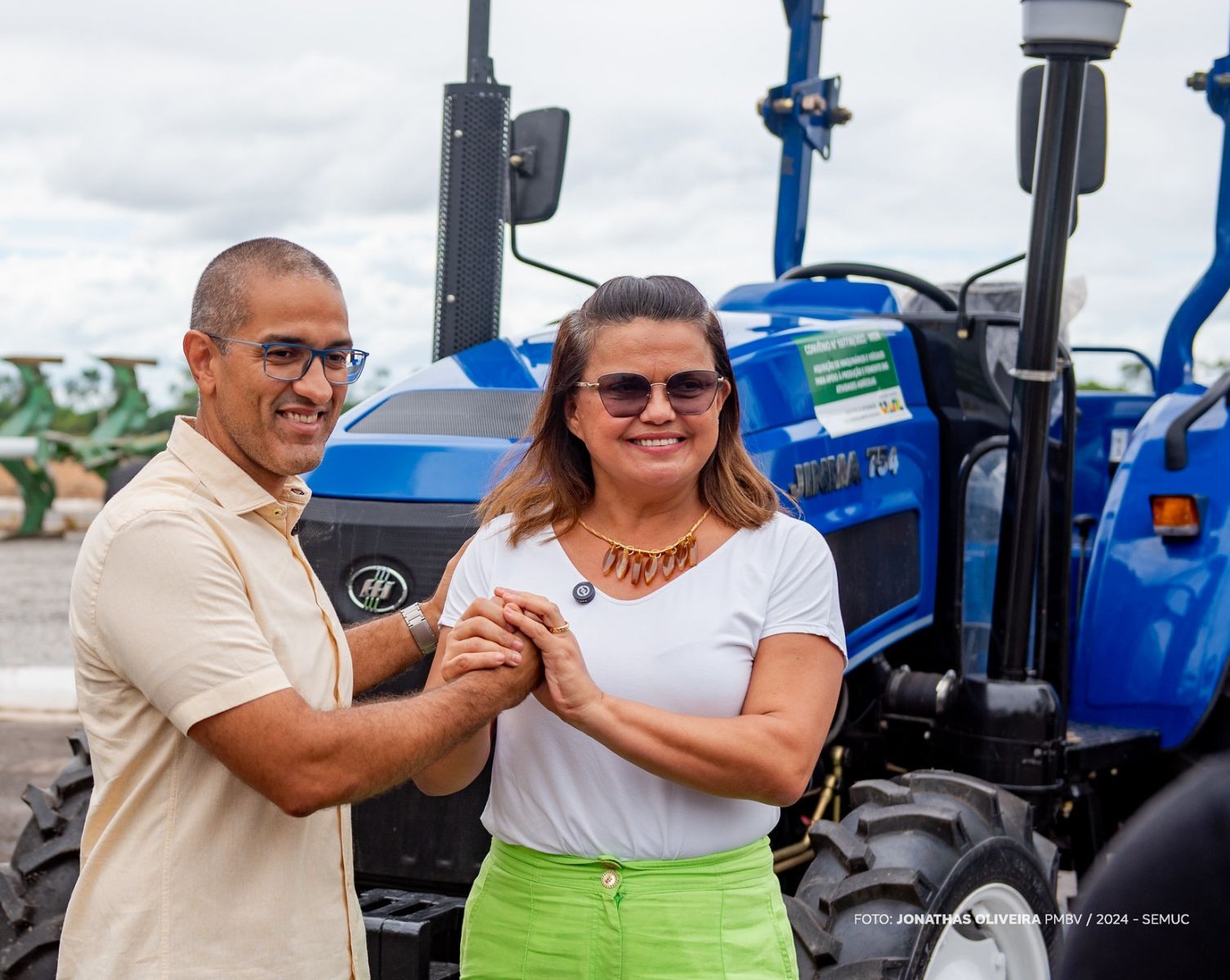 O prefeito Arthur Henrique com a deputada federal Helena Lima autora da emenda para a aquisição dos equipamentos.