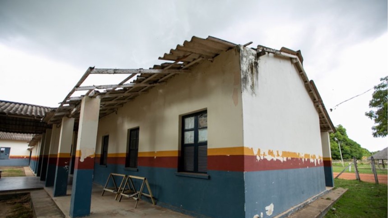 Escola estadual abandonada no interior de Roraima.