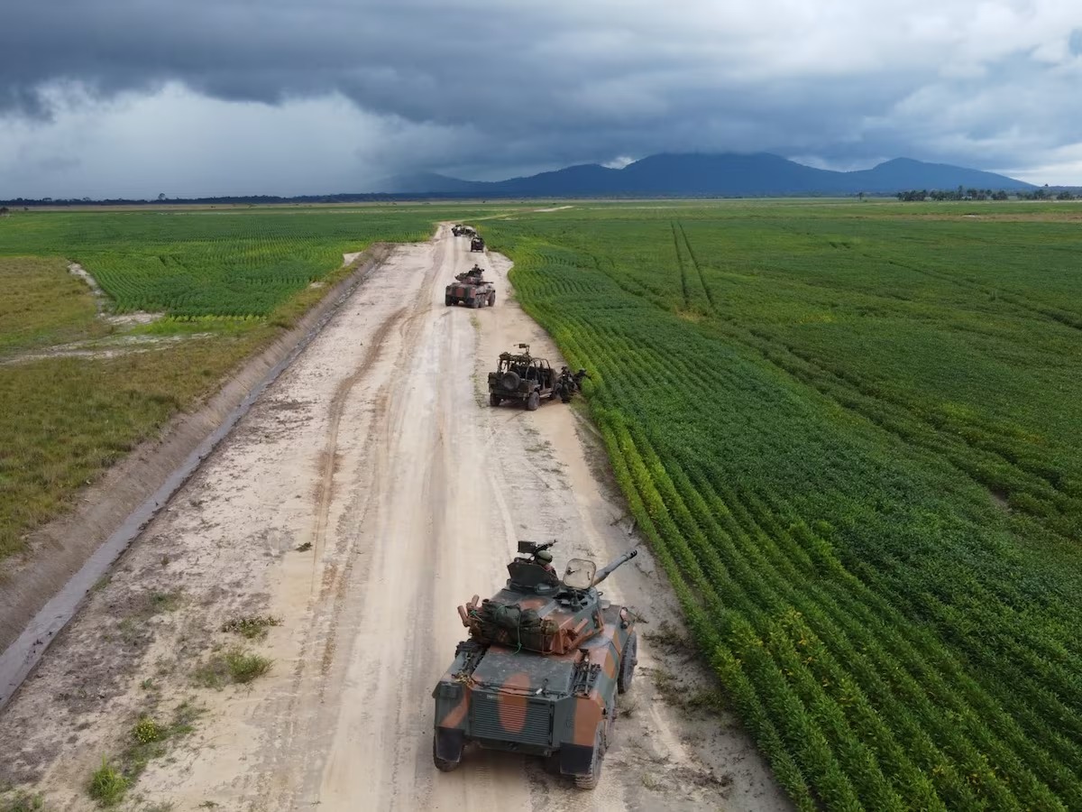 Blindados EE-9 Cascavel em Roraima durante exercício da 1ª Brigada de Infantaria de Selva; esquadrão foi transformado em regimento 