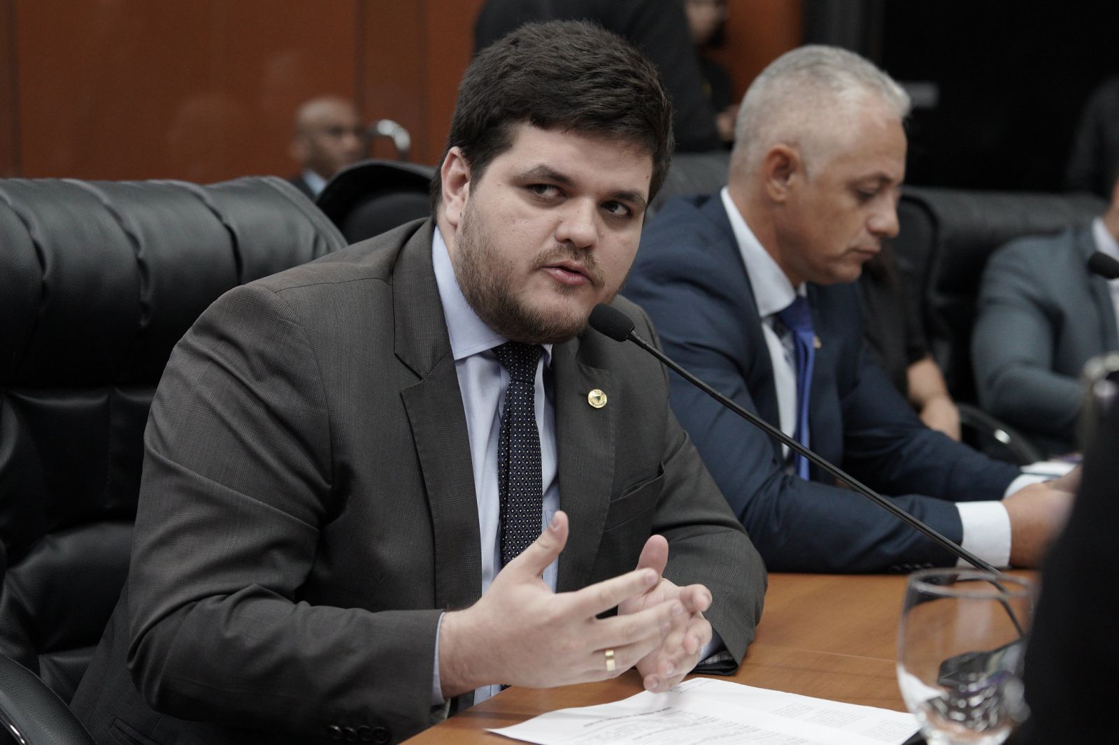 Deputado Neto Loureiro afirma que é preciso defender crianças e adolescentes