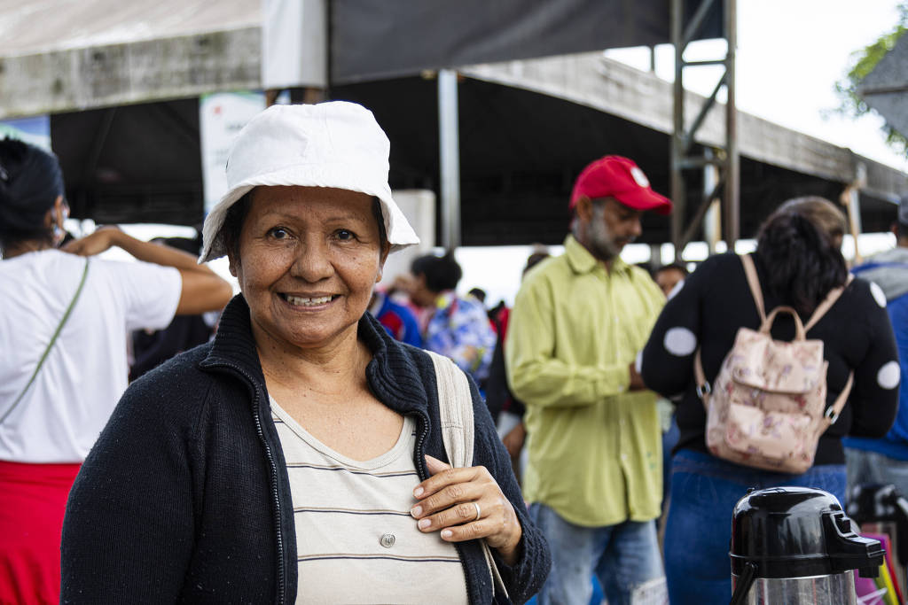 Mercedes Caripe, 65, no posto da fronteira em Pacaraima (RR) - Shanti Sai Moreno Brooks/Folhapress
